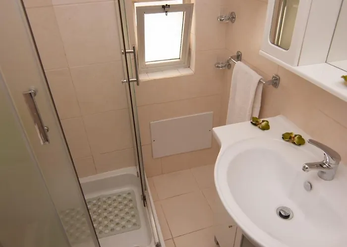 Terencio T2 2 Bedroom